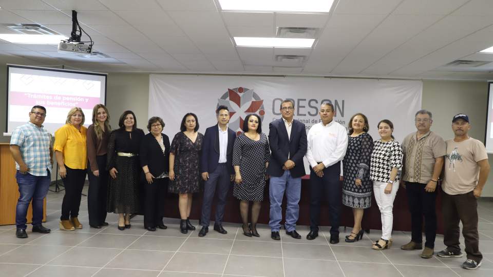 Creson entrega reconocimientos a trabajadores por su antigüedad laboral